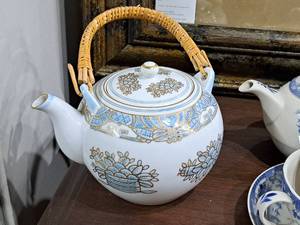 lot 186 image: CeramicWicker Handle Tea Pot