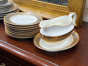 lot 202 image: R.H. Macy Royal Gallery - San Marco Dishware Set - (8) 8-12 Plates, Gravy Boat and Serving Platter