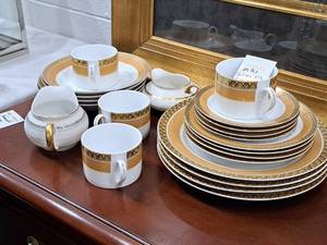 lot 201 image: Gibson Elite Ceramic Dishware Set 20-piece - Large, Medium and Small Plates, Bowls, Mugs, Creamer, Gravy Server
