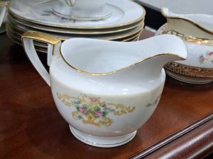 lot 207 image: Imperial China Creamer