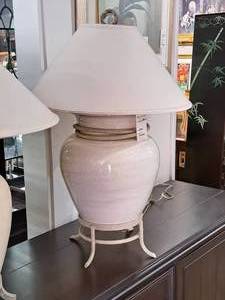 lot 143 image: 33 Table Lamp with Lamp Shade
