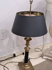 lot 144 image: Vintage 32 Table Lamp with Lamp Shade