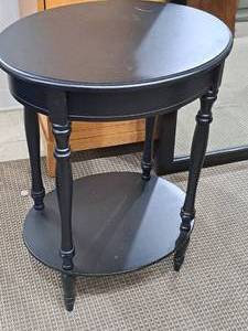 lot 122 image: Oval End Table 2-tier