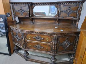 lot 125 image: Vintage 19th Century English Buffet