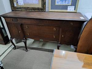 lot 127 image: Vintage Buffet