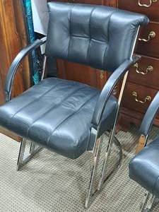 lot 130 image: Mid-Century Black LeatherChrome Arm Chair