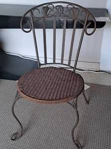 lot 132 image: MetalWicker Chair