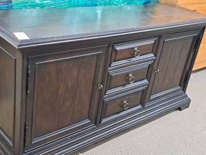 lot 115 image: Thomasville Ernest Hemingway Collection Buffet Table 2-door3-drawer