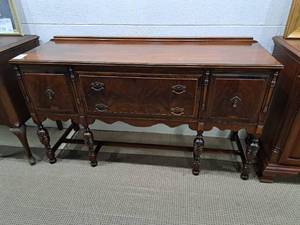 lot 128 image: Vintage Paramount Buffet Table