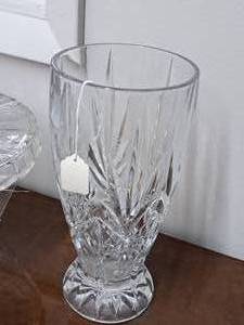lot 264 image: 9-12 Glass Vase