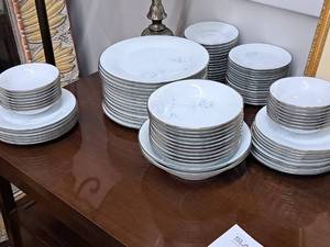 lot 260 image: Noritake Virtue China Set 88-piece - Dinner Plates, Salad Plates, Servng Bowls, Bowls, Saucers