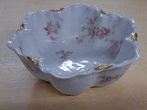lot 277 image: Haviland China Bowl
