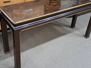 lot 228 image: Henredon Chinoiserie Oriental Painted Console Table