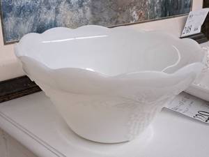 lot 281 image: Glass Bowl