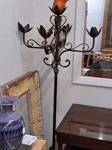 lot 287 image: 72 Flower theme Floor Candleholder