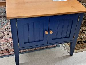 lot 230 image: Ethan Allen Wood-Top Side Table 2-drawer