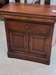 lot 225 image: Vintage Wood Night Stand 2-door1-drawer