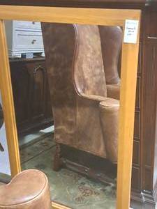 lot 333 image: Thomasville Wood Framed Wall Mirror