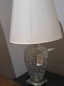 lot 334 image: Vintage Glass Table Lamp with Lamp Shade