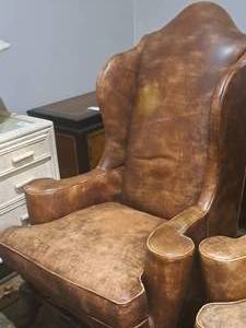 lot 327 image: Brown Leather Highback Living Room Arm Chair