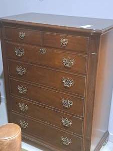 lot 325 image: Thomasville Wood Highboy Dresser 7-drawer