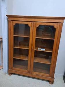 lot 339 image: Vintage British Colonial Teak Bookcase with Key