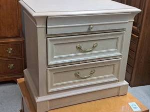 lot 342 image: Ethan Allen Wood Night Stand 3-drawer