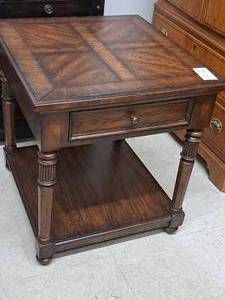 lot 344 image: Thomasville Wood End Table 1-drawer