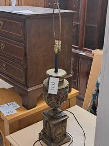 lot 379 image: Vintage 34 Table Lamp