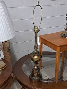 lot 376 image: Vintage 36 Table Lamp