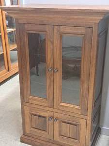 lot 366 image: Thomasville Wood Lighted 2-Glass Door2-Door Cabinet