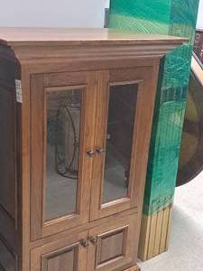 lot 365 image: Thomasville Wood Lighted 2-Glass Door2-Door Cabinet