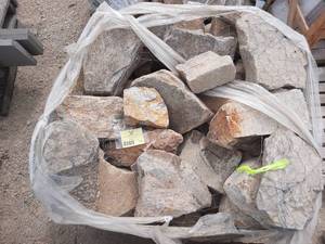1 Pallet of&nbspGranite Wall Stone, 2 Tons