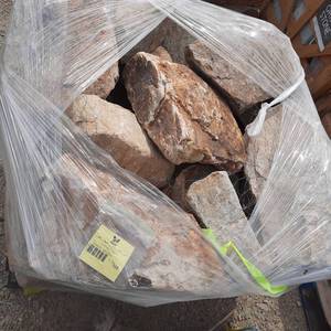 1 Pallet of&nbspGranite Wall Stone, 2 Tons