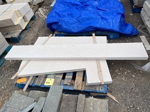 1 Pallet of White Slabs