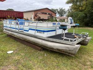 1990 Forester Executive 24 Pontoon