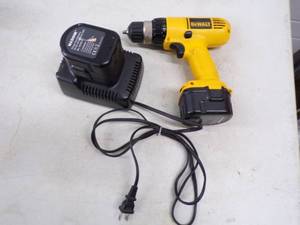 Dewalt Cordless Drill with Charger and 2 Batteries 12v