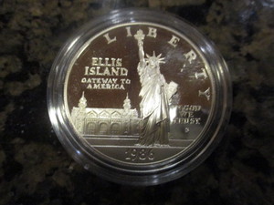 lot 58 image: 1986-S Statue of LibertyEllis Island Commemorative Silver Dollar