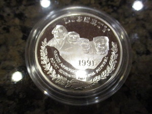 lot 68 image: 1991-S Mount Rushmore Golden Anniversary Commemorative Silver Dollar