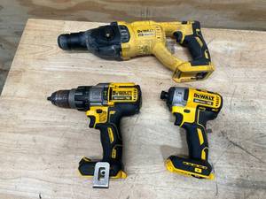 lot 88 image: DEWALT Lot of Non-Working Tools