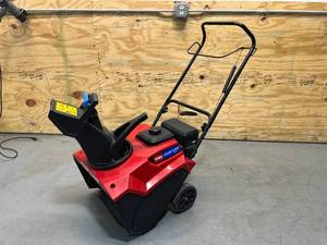 lot 70 image: TORO Power Clear 721 R 21 in. 212 cc Single-Stage Self Propelled Gas Snow Blower