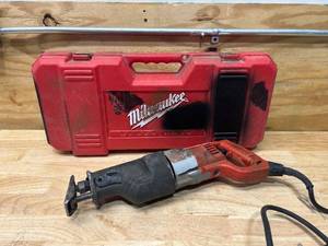 lot 77 image: MILWAUKEE 6537-22 Corded Sawzall with Case