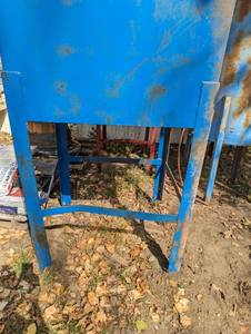 lot 4 image: Huge Square Blue Fuel Tank On Stand