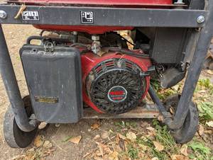 lot 10 image: 8750 Generator - stuck