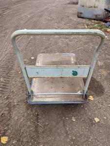 lot 17 image: Small Utility Platform Cart