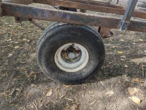 lot 23 image: Small Utility Trailer