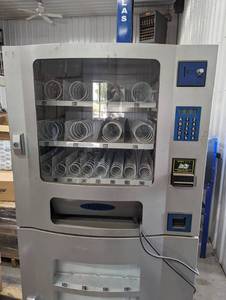 lot 31 image: Deli Drink Commercial vending machine