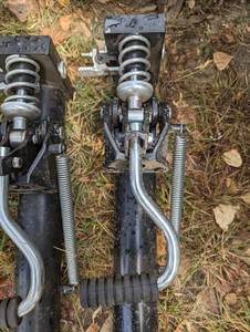 lot 29 image: Set of 3 Manual Hydraulic Jacks