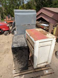 lot 27 image: Lot of 3 ToolChest