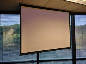 Da-Lite Power Projector Screen, 67x...